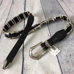 New Brighton women’s silver and black braided belt